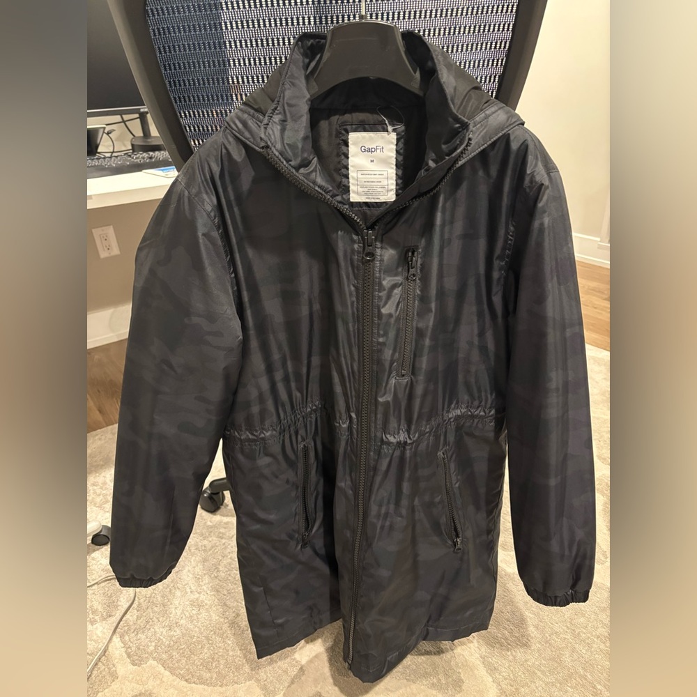 GapFit Recycled Padded Parka Camo color - Picture 6 of 7